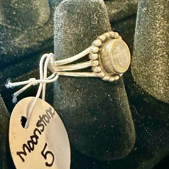 Moonstone ring - Picture 3 of 7